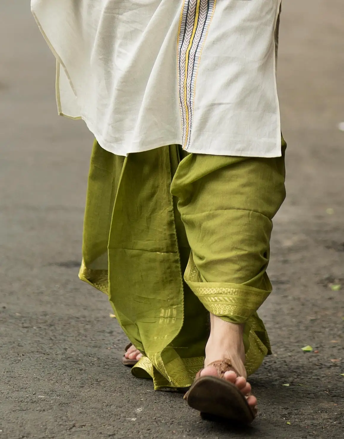 Monpura Dhuti